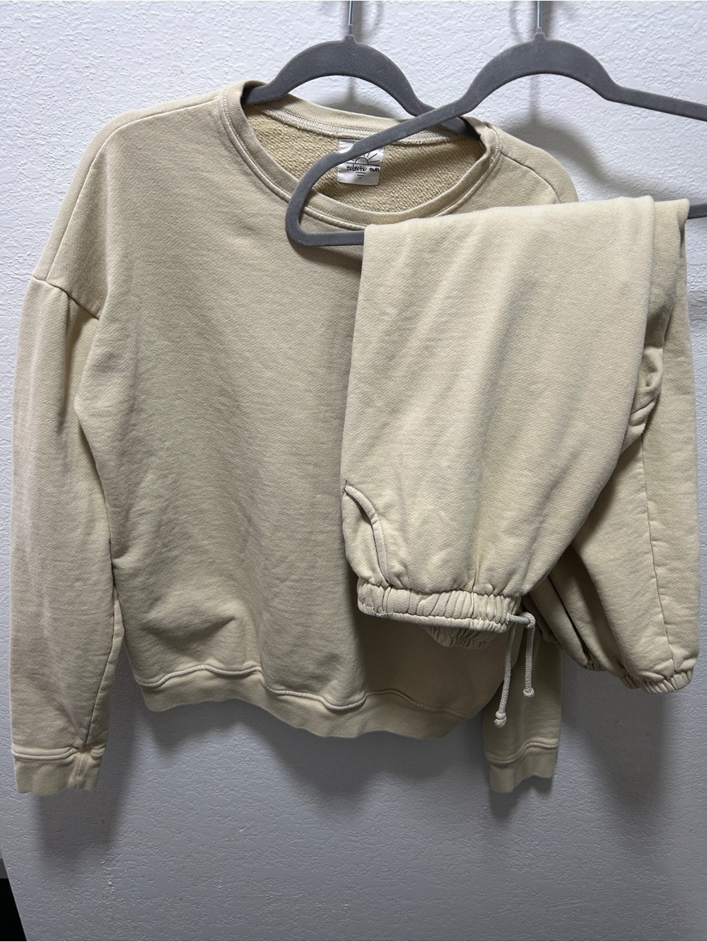 Relaxed Crewneck Sweatshirt and Joggers Set - Cream